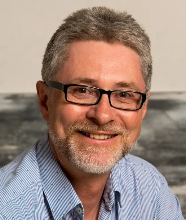 Ein Portrait von Nando Dowe